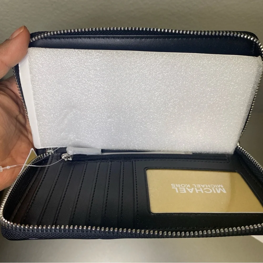 NWT ULTRA RARE MICHAEL KORS SILVER METALLIC MIRROR JET SET TRAVEL WRISTLET